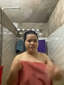 Snapshot of anne_baby2k chatting on 10.21.25 anne baby2k online show from 10.21.25