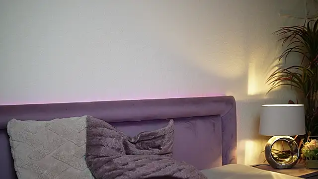 JoelleApril online show from 11.11.25