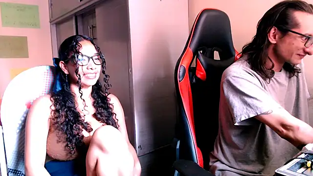 Snapshot of DreamTeachFlame chatting on 10.12.25 DreamTeachFlame online show from 10.12.25