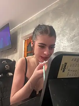 MissHerra2 online show from 11.27.25