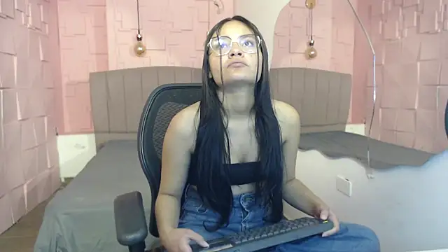 Snapshot of _kita chatting on 10.21.25  kita online show from 10.21.25