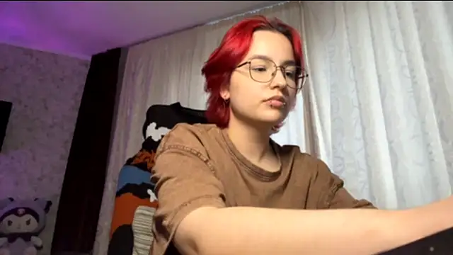 Snapshot of TheaBertch chatting on 10.12.25 TheaBertch online show from 10.12.25