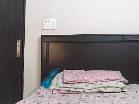 Snapshot of Kinky_Jasmine chatting on 10.22.25 Kinky Jasmine online show from 10.22.25