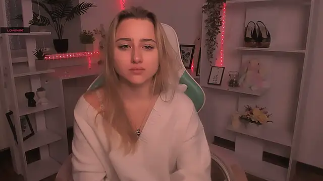 Lulu   Moon online show from 11.27.25