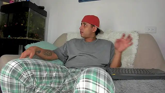 Snapshot of drako__milck chatting on 10.23.25 drako  milck online show from 10.23.25