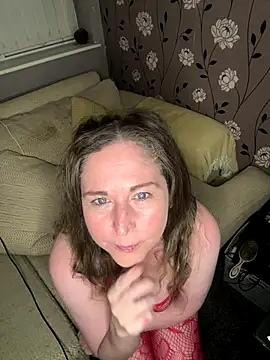 Snapshot of foxy-Chantelle chatting on 10.18.25 foxy-Chantelle online show from 10.18.25