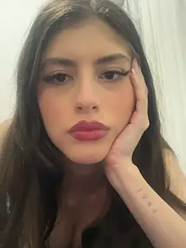 Snapshot of AlessiaLuxx chatting on 04.27.26 AlessiaLuxx online show from 04.27.26