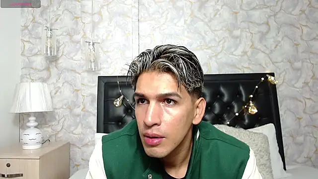Snapshot of MathiasTaylorr chatting on 10.24.25 MathiasTaylorr online show from 10.24.25