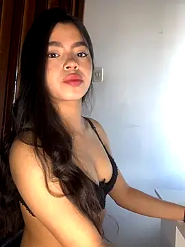 Snapshot of LunaMoore_Pink chatting on 10.18.25 LunaMoore Pink online show from 10.18.25