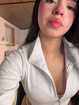 LunaMoore Pink online show from 05.07.26