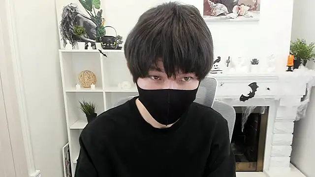 Snapshot of ShyAzianBoy chatting on 10.24.25 ShyAzianBoy online show from 10.24.25