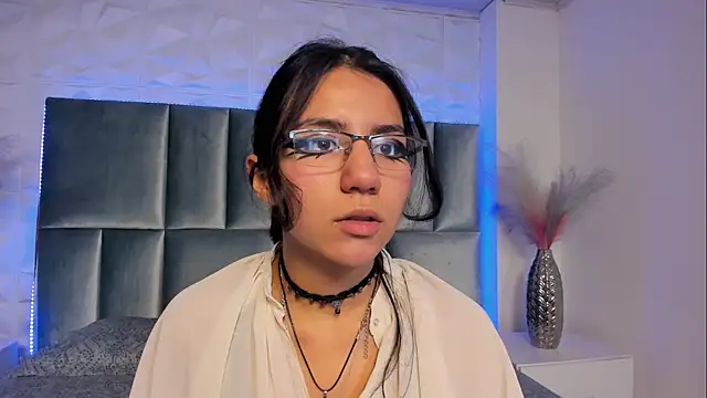 HollyPeach online show from 11.12.25