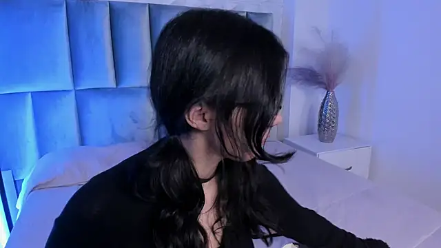 Snapshot of HollyPeach chatting on 05.18.26 HollyPeach online show from 05.18.26