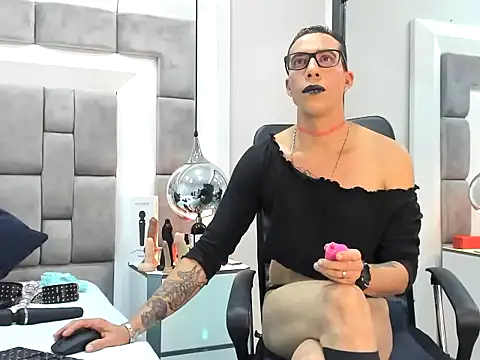 Snapshot of AfroditBrunet chatting on 10.11.25 AfroditBrunet online show from 10.11.25