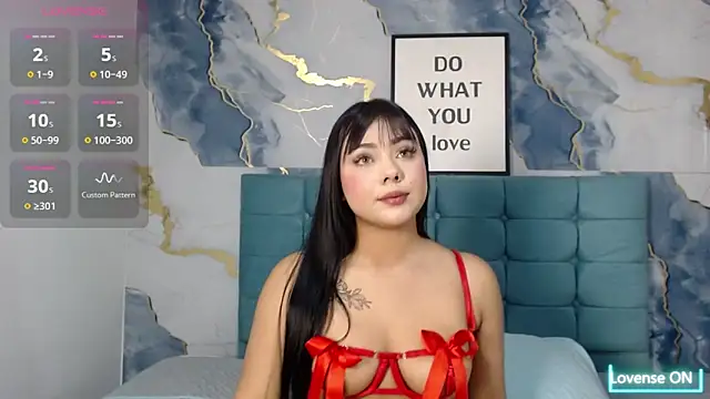 Snapshot of Mariiiana01 chatting on 10.17.25 Mariiiana01 online show from 10.17.25