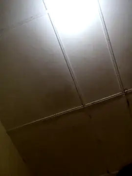 Expose Queen online show from 11.17.25