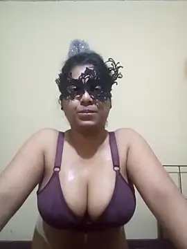 Expose Queen online show from 02.07.26