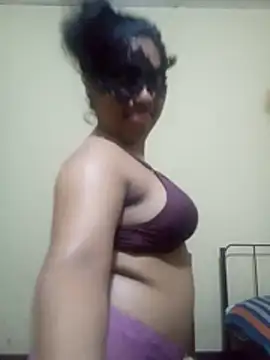 Expose Queen online show from 02.26.26