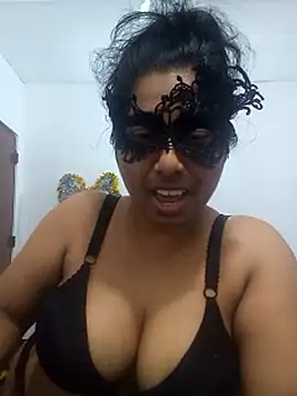 Expose Queen online show from 04.16.26