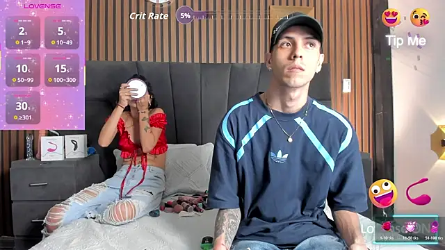 Snapshot of DerryAndIzzy chatting on 10.21.25 DerryAndIzzy online show from 10.21.25