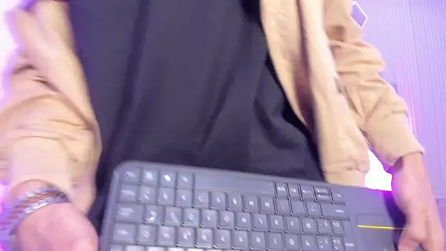 DerryAndIzzy online show from 06.08.26