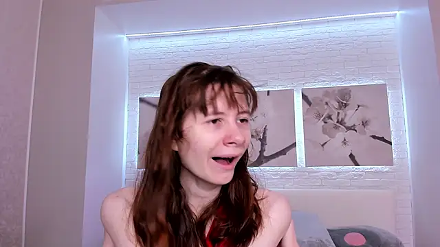 EvelynJin  online show from 11.04.25