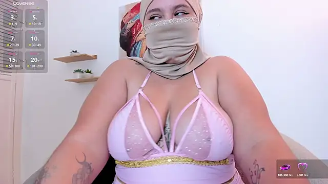 Snapshot of saomi_khalal chatting on 10.22.25 saomi khalal online show from 10.22.25