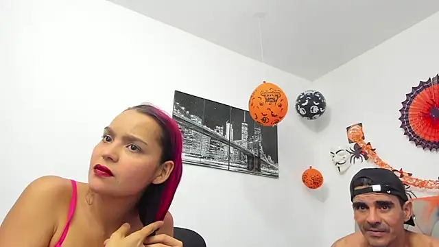 Snapshot of Sofi_And_Santy chatting on 10.18.25 Sofi And Santy online show from 10.18.25