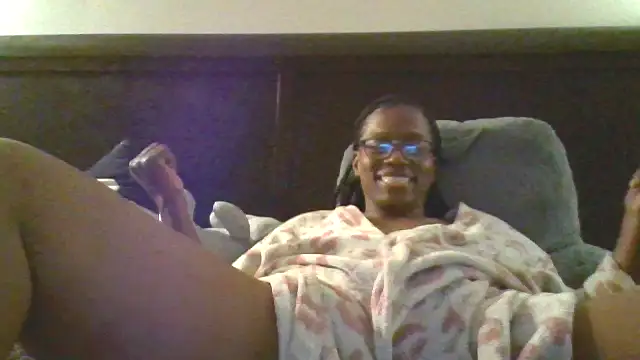 Snapshot of SweetCandy85 chatting on 10.20.25 SweetCandy85 online show from 10.20.25