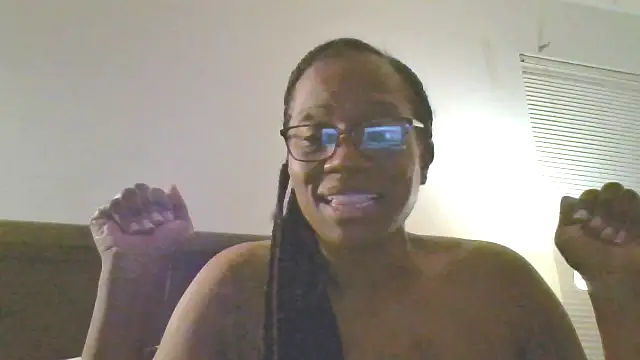 Snapshot of SweetCandy85 chatting on 10.21.25 SweetCandy85 online show from 10.21.25