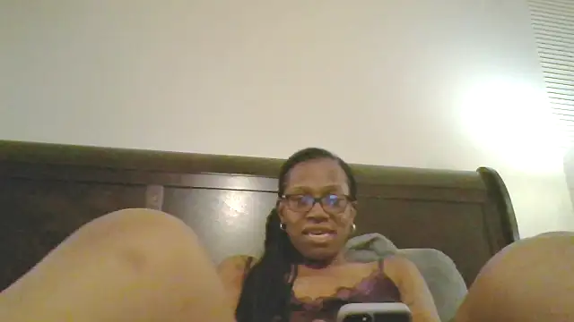Snapshot of SweetCandy85 chatting on 10.23.25 SweetCandy85 online show from 10.23.25