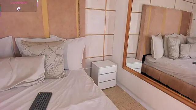 lyrabellini online show from 11.07.25