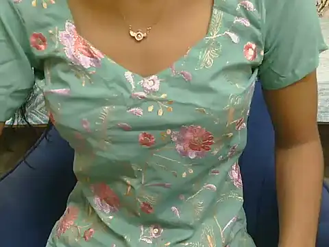 Snapshot of hii_tanisha chatting on 10.22.25 hii tanisha online show from 10.22.25