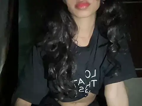 youngriri2 online show from 10.19.25