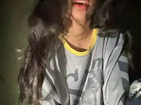 youngriri2 online show from 11.15.25