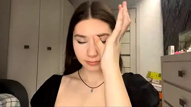 Snapshot of KaseyByczek chatting on 10.19.25 KaseyByczek online show from 10.19.25