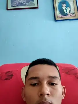 Snapshot of Rayangiss chatting on 11.18.25 Rayangiss online show from 11.18.25