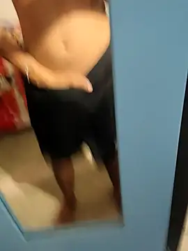 Snapshot of Rayangiss chatting on 11.20.25 Rayangiss online show from 11.20.25