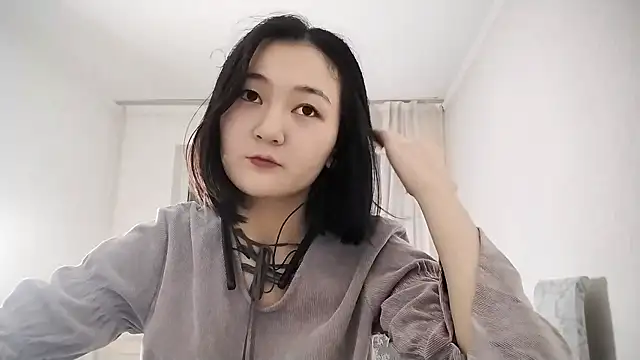 Snapshot of Lyndasilk chatting on 10.19.25 Lyndasilk online show from 10.19.25