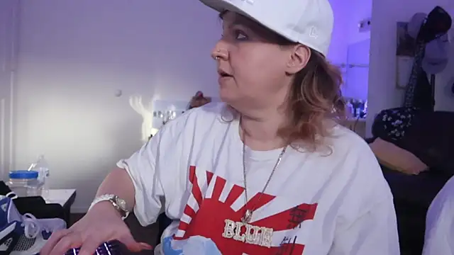 Snapshot of BellaBlueBBW chatting on 02.17.25 BellaBlueBBW online show from 02.17.25