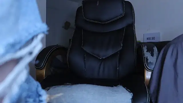 Snapshot of BellaBlueBBW chatting on 02.18.26 BellaBlueBBW online show from 02.18.26