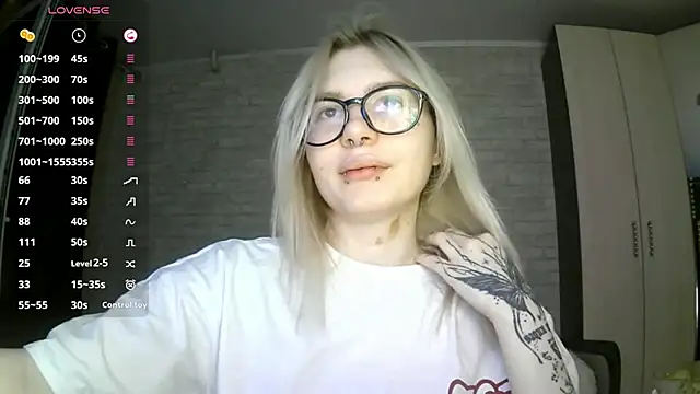 Snapshot of AmeeDelmonace chatting on 10.26.25 AmeeDelmonace online show from 10.26.25