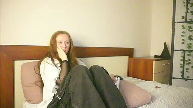 Snapshot of IngridCothron chatting on 10.22.25 IngridCothron online show from 10.22.25
