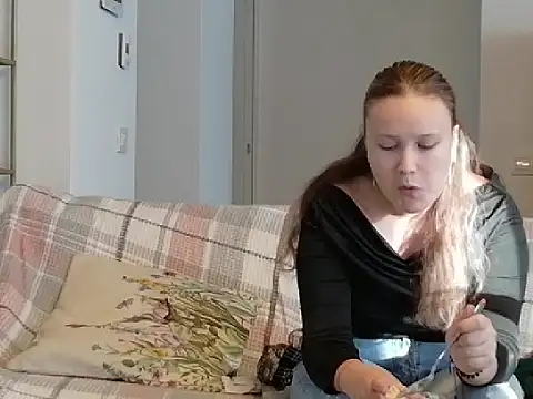 Snapshot of AnnaVyxen chatting on 10.30.25 AnnaVyxen online show from 10.30.25