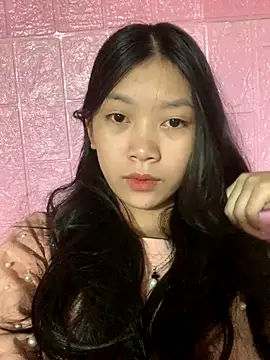 linh-lan1 online show from 10.14.25