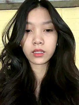 linh-lan1 online show from 10.21.25