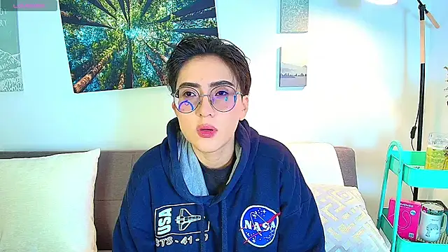 Snapshot of Alex_carter chatting on 10.14.25 Alex carter online show from 10.14.25