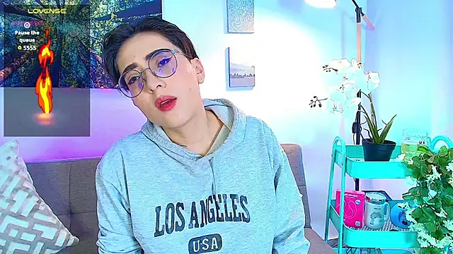 Snapshot of Alex_carter chatting on 10.15.25 Alex carter online show from 10.15.25