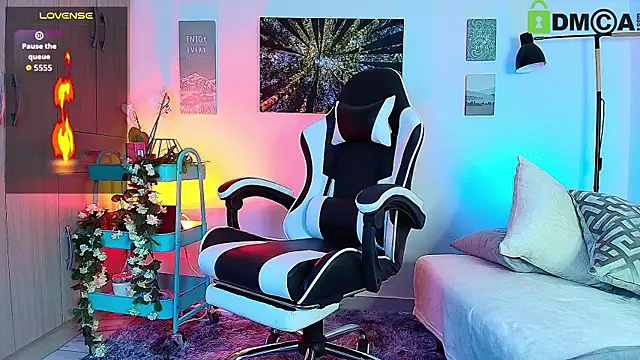 Snapshot of Alex_carter chatting on 10.31.25 Alex carter online show from 10.31.25