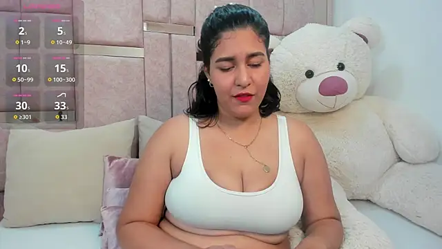 Snapshot of denisse_khan chatting on 10.20.25 denisse khan online show from 10.20.25